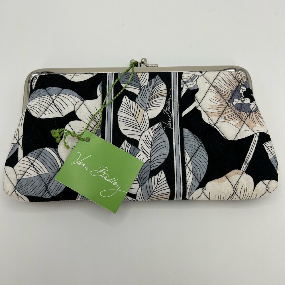 💙💚 Vera Bradley Camellia Clutch Wallet – NWT | Quilted Floral Frame